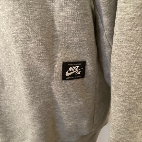 Ladies Nike sweatshirt - Picture 2 of 6